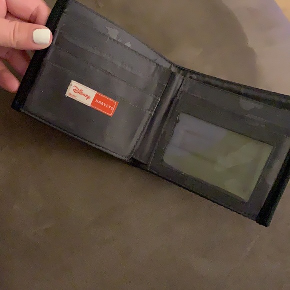 2020 Disney Halloween Harveys Billfold Wallet - Picture 2 of 3